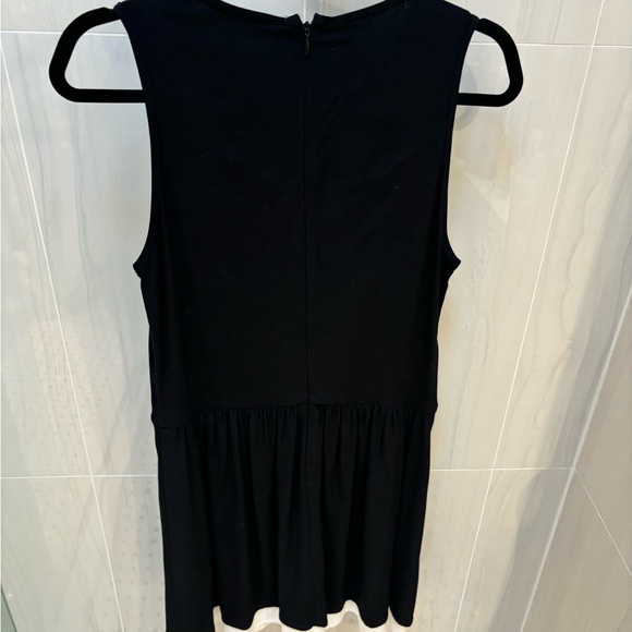 Cocktail dress with white details - Picture 2 of 7